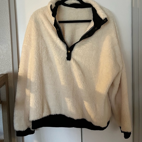 KIRUNDO Black and White Sweatshirt - Picture 4 of 4